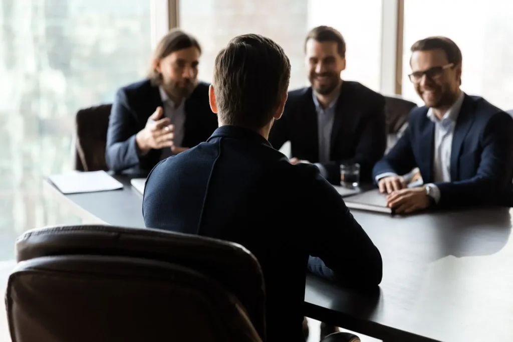 Comment rédiger une demande de service qui attire les meilleurs profils